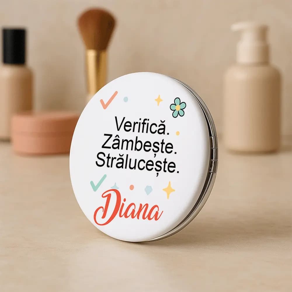 Oglindă personalizată cu nume „Verifică. Zâmbește.” – cadou motivațional elegant