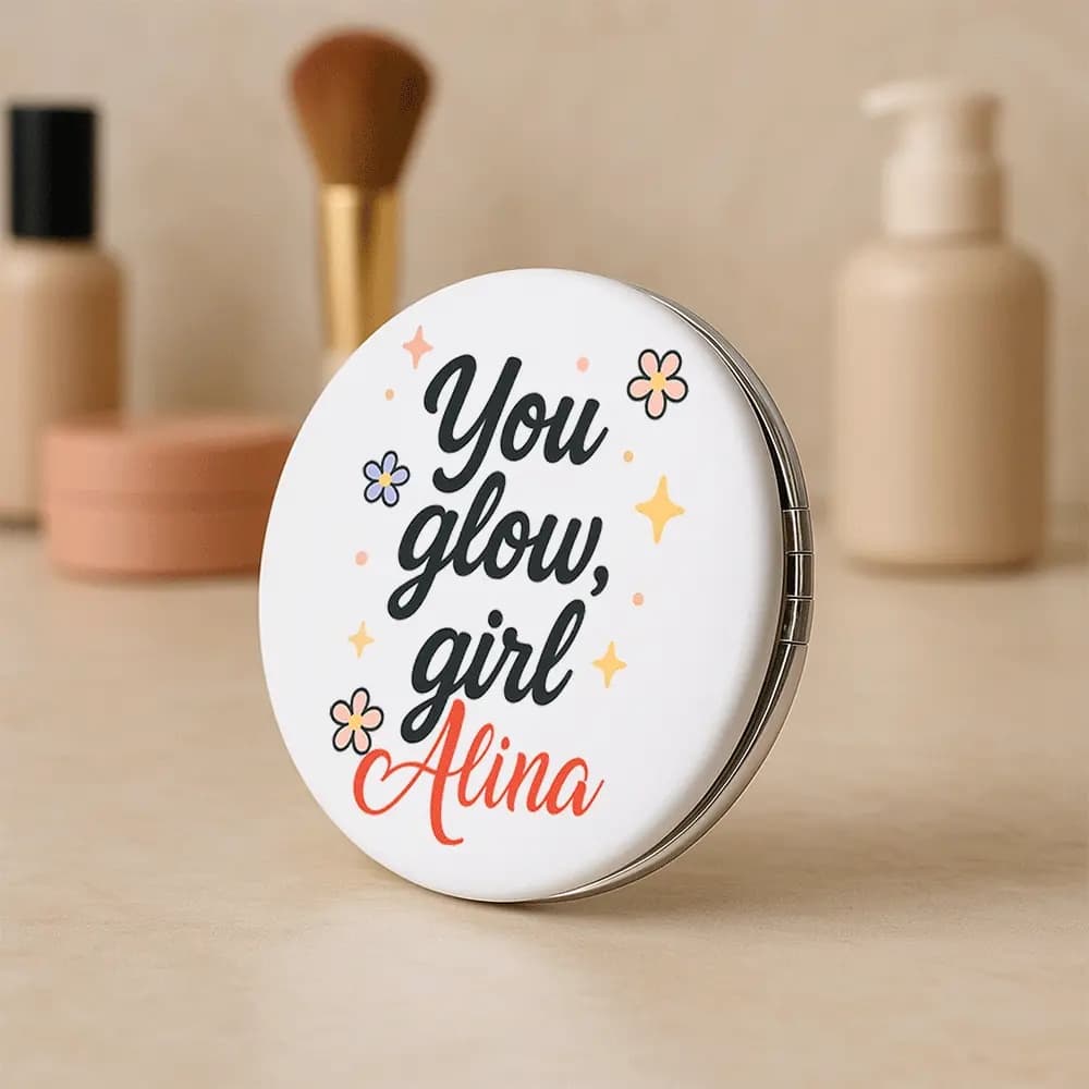 Oglindă personalizată cu nume „You Glow” – cadou elegant pentru femei