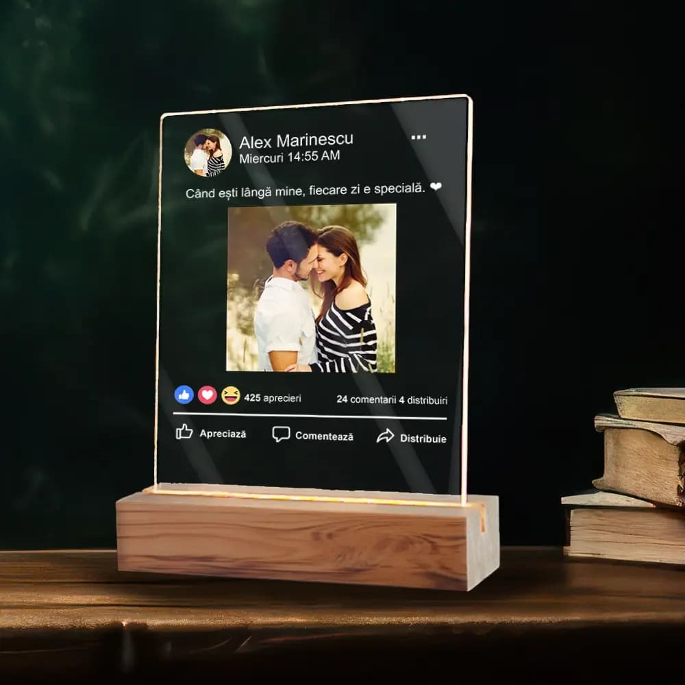 Plachetă LED Personalizată Stil Facebook cu Poză și Mesaj – Cadou Unic Tip Postare, Efect Luminos Premium