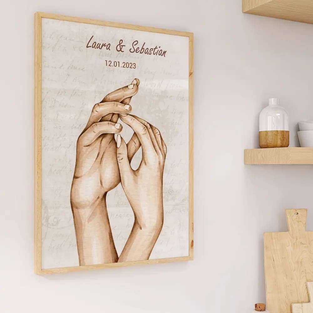Tablou Personalizat Cuplu „Holding Hands Up” cu Poză și Mesaj – Cadou Romantic Modern pentru Îndrăgostiți